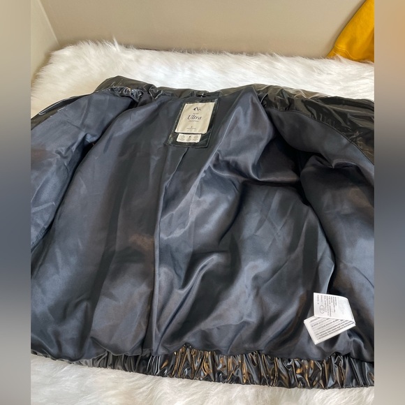 A & F Ultra cropped puffer shiny black - Picture 9 of 14